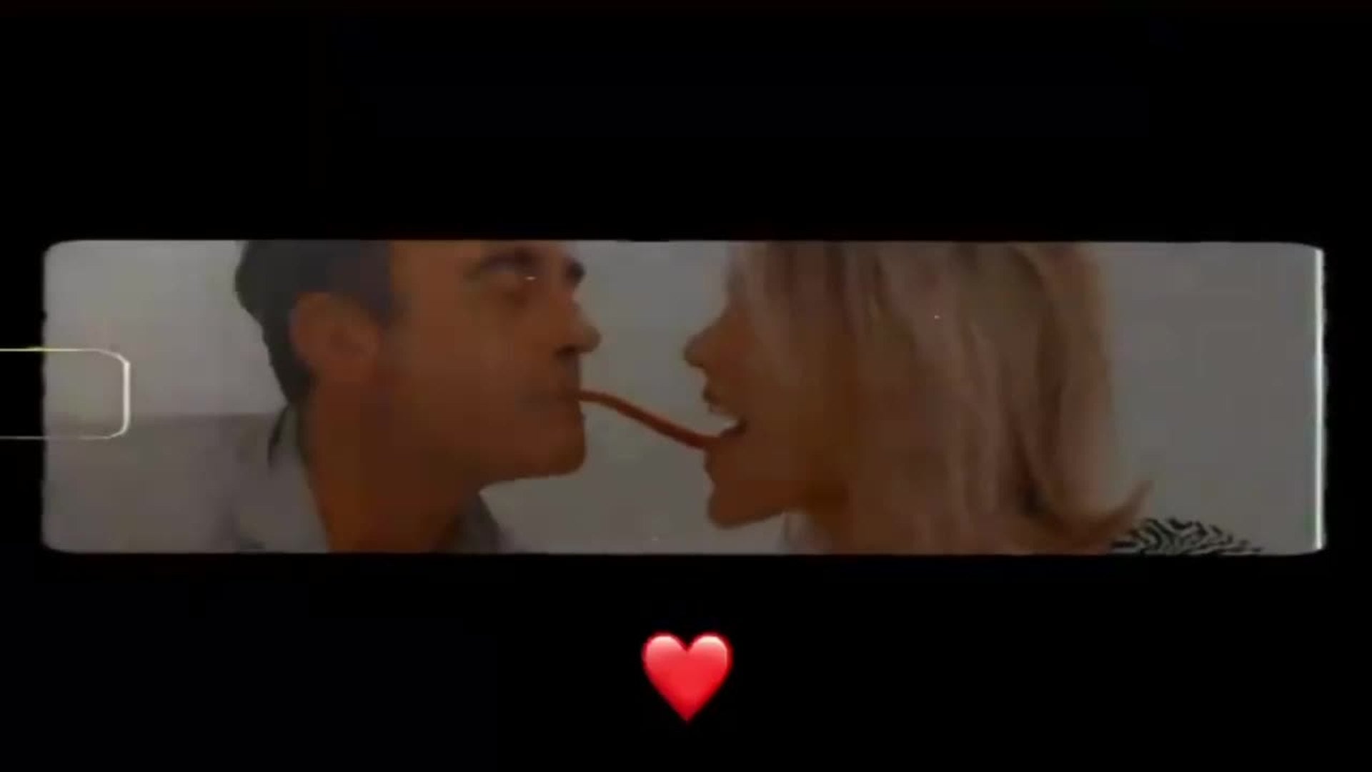 Enrique Ponce y Ana Soria juegan con un regaliz y acaban protagonizando un beso de película